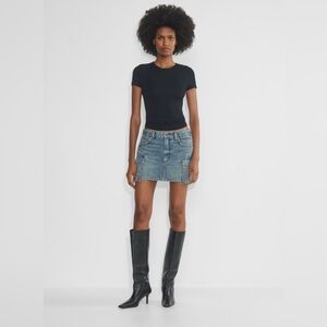 NWT Aritzia Denim Forum
The '90s Cargo Mini Denim Skirt
